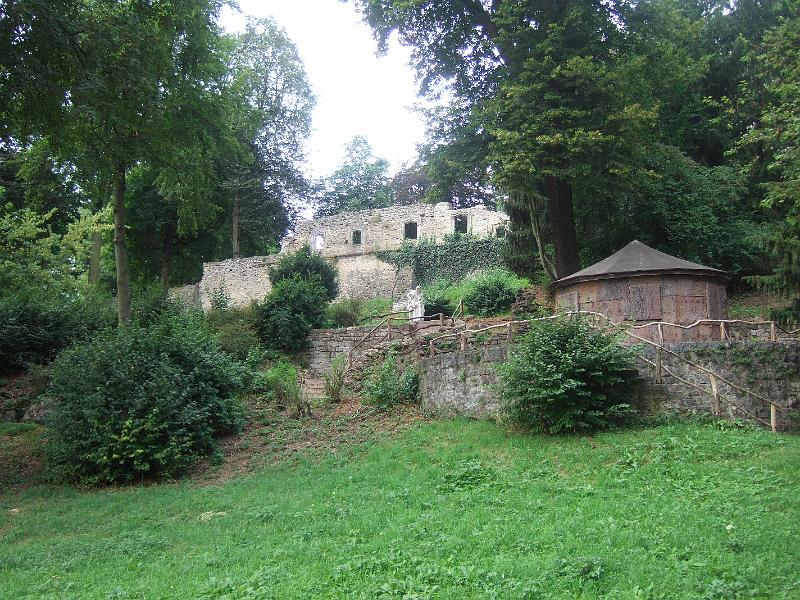 2009-08- (289).JPG - Ruine im Ilmpark